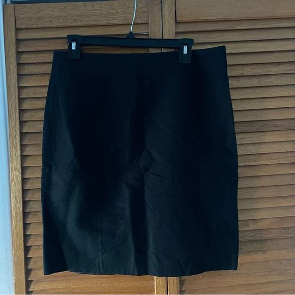 Ann Taylor Dresses & Skirts - Ann Taylor Loft Women’s Linen Knee Length Black Skirt Size 10